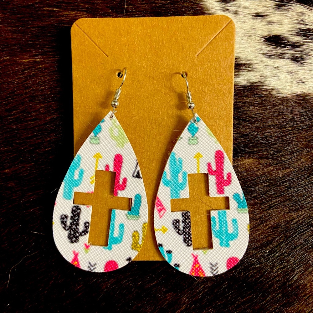🌵Western Cactus Earrings!